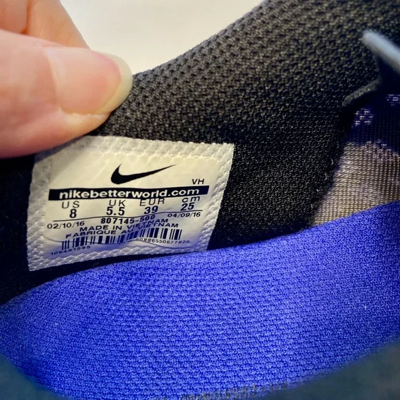 💜 Nike Vibrant Blue and Black Athletic Shoes Sneakers size 8 - Picture 11 of 13